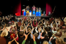 Vuilnismannen treed op in Leusden NEOS Cultuuronderwijs