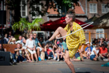 NEOS Cultuuronderwijs organiseert schoolplein teasers ism Spoffin straattheater
