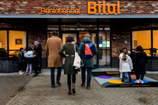 Tyas Bijlholt bezoekt basisschool Bilal