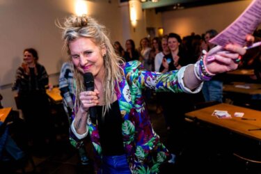 Dagvoorzitter Tanja ter Brake zwaait af